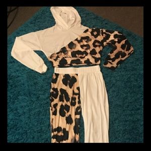 Women's Stylish 2PC Leopard/White Pants Set